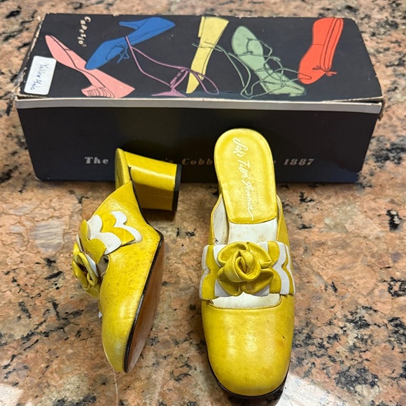 Vintage Capezio Saks Fifth Avenue Yellow Flower Block Heels size 6 - Picture 1 of 12